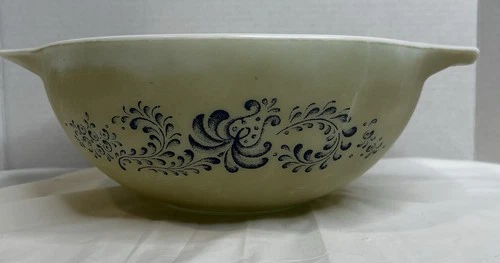 Vintage PYREX "Homestead" Cindrella style mixing bowl #444