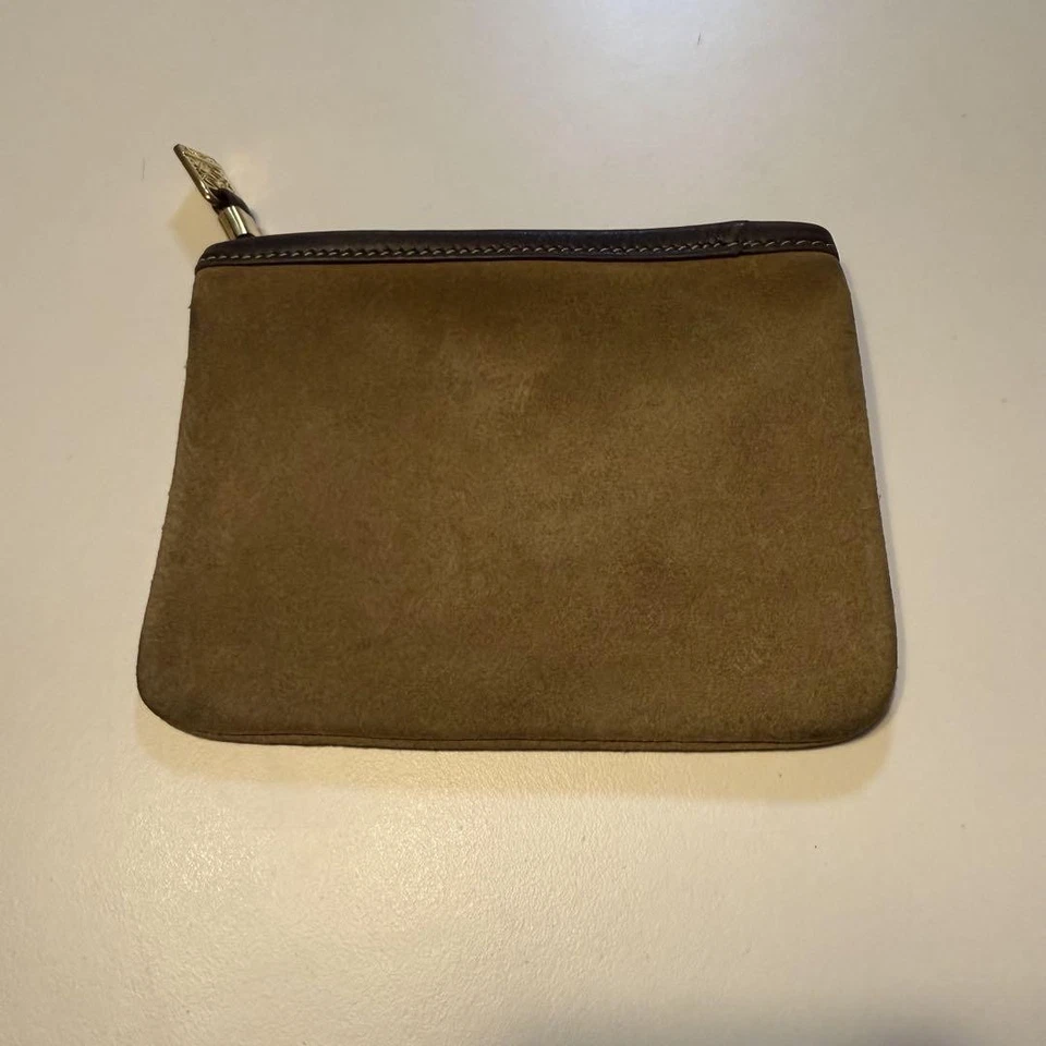 Bolsa LOEWE Anagrama Repujado en Gamuza Marrón con Herrajes Dorados Foto 2 de 4