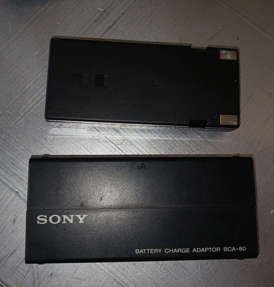Sony Handycam CCD-M8u Video 8 Camera Recorder, Accessories, Case & Keys UNTESTED - Image 3 of 4