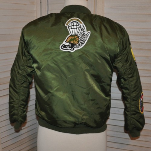 Chaqueta de bombardero de vuelo unisex Up And Away parches Top Gun Puffer avión talla 8-10 - Imagen 8 de 14