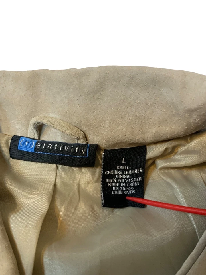 Jaqueta de camurça grande (r)elatividade cor bege claro com 2 bolsos no peito - Imagem 3 de 4