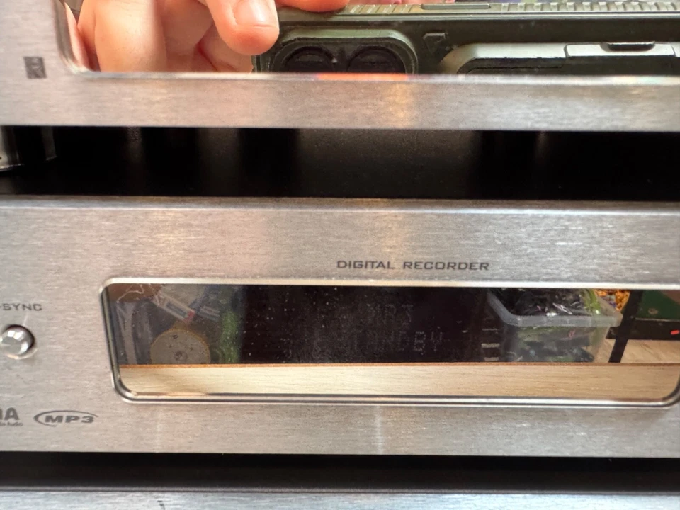 HITACHI AX-M135 DIGITAL HOME ENTERTAINMENT SYSTEM - Image 2 of 4