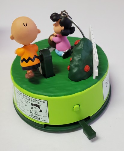 Hallmark Ornament Optimist Charlie Brown Sound & Motion Peanuts 2013 *siehe Video - Bild 6 von 8