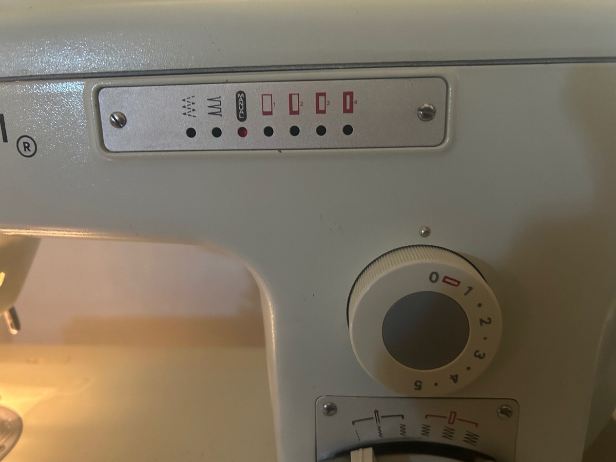 Vintage Necchi Model 538 Zigzag, made in Japan, Aluminum body