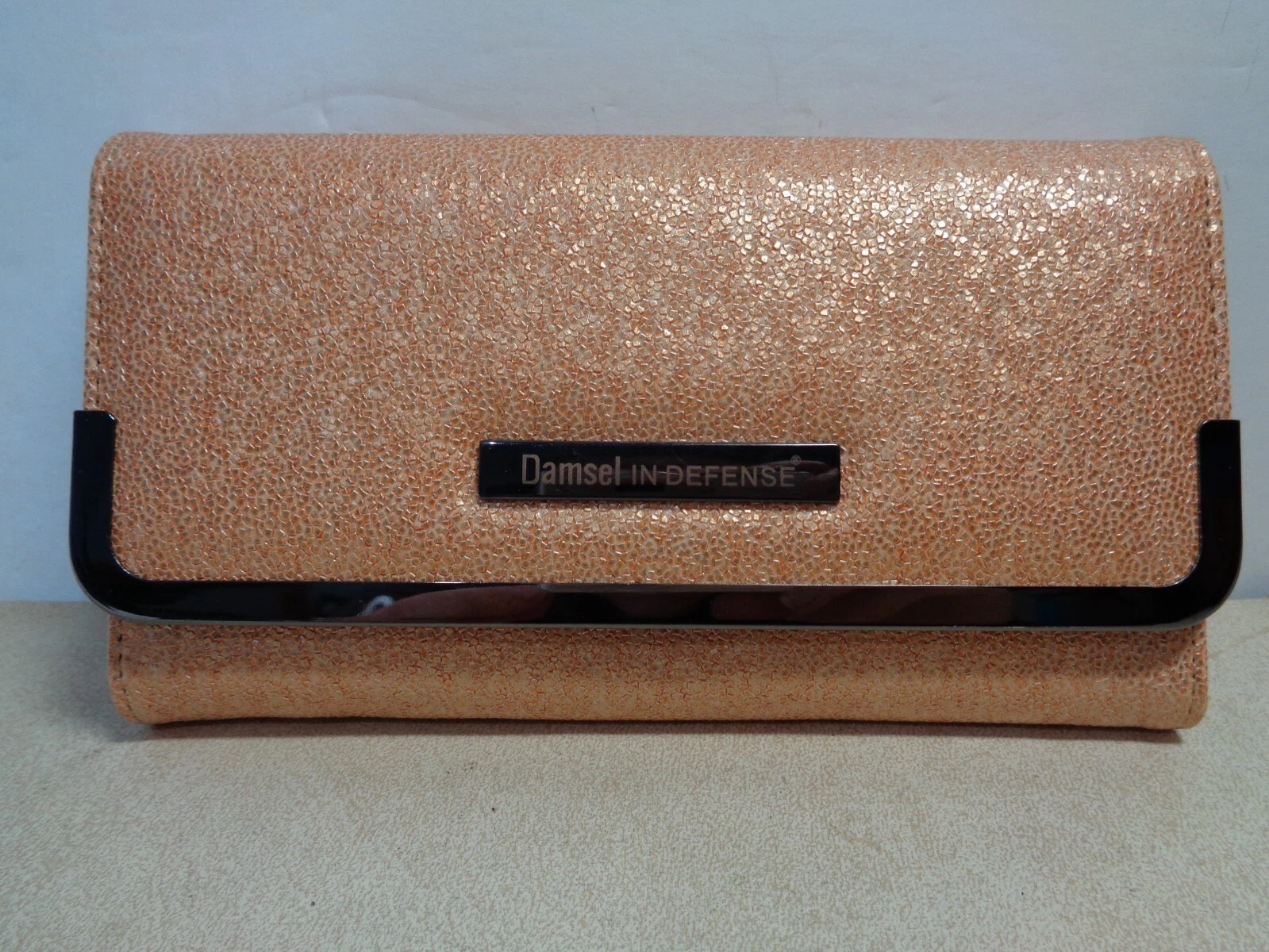 Portefeuille pochette femme DAMSEL IN DEFENSE porte billets RFID collection daphné doré
