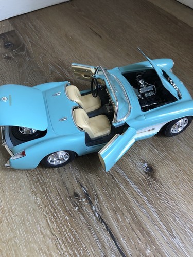 Die Cast Chevrolet Corvette 1957 Scale 1/18 - Picture 3 of 10