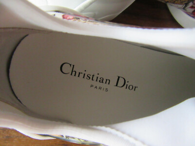 Dior｜ (54TJB106I604 802) Dior D Connect Zodiac Printed White Multicolor Lace Up Flat