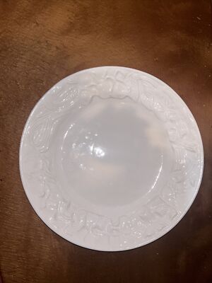 Beautiful Large Williams Sonoma Embossed Pasta Serving