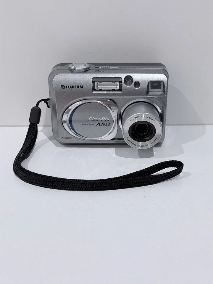 FinePix A205S Fujifilm 2.0MP Digital Camera Silver - Tested, photo 3 of 4