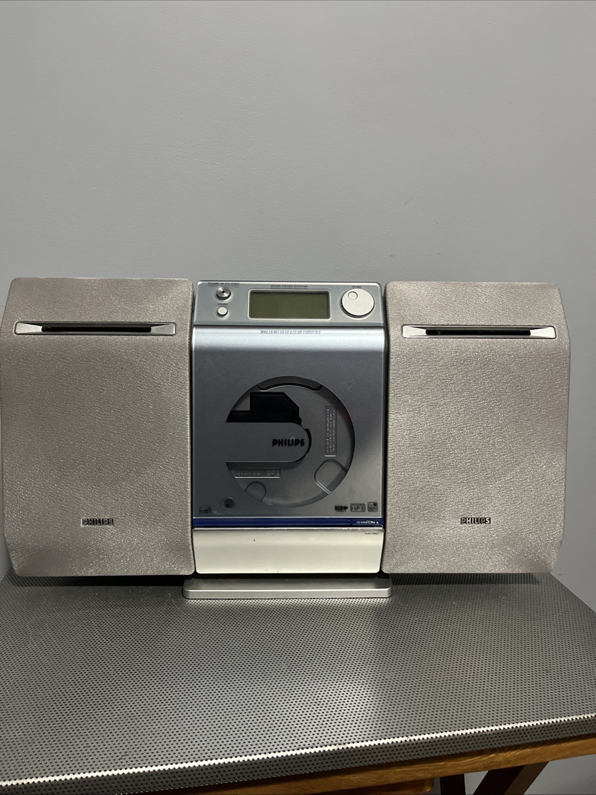 Philips MCM276R/37 Micro Stereo System CD Radio w/Speakers M