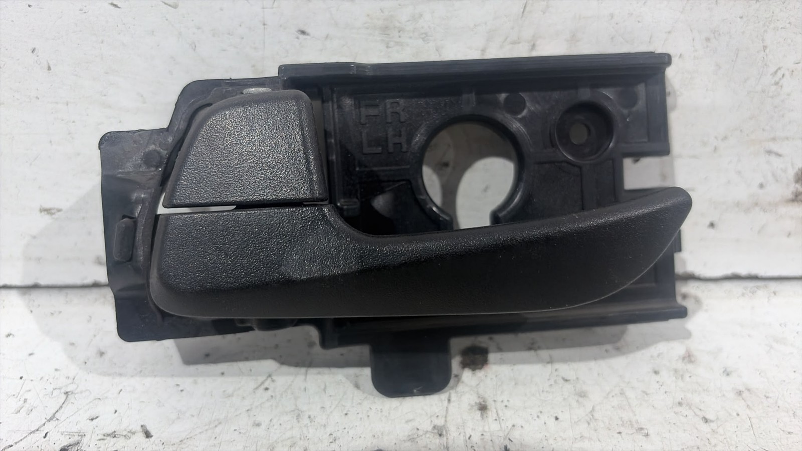 MANIGLIA INTERNA ANTERIORE SINISTRA PER HYUNDAI i10 2° Serie (11>13)