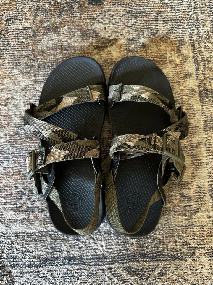 Chaco 男式低帮凉鞋 8 码迷彩二手状况完好 — 第 2/4 张图片