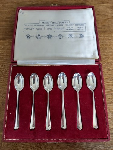 Set mit 6 Sterling Silber Löffeln mit 6 britischen Punzen.