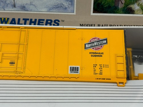 Walthers HO CNW Chicago Northwestern 50' FGE Insulated Box Car Kit. 932-4757 New - Picture 3 of 4