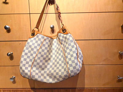 Louis Vuitton Damier Azur Shoulder Bag w/ Leather Strap Gold Hardware Pockets