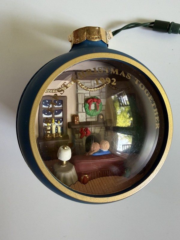 Hallmark 1992 “OUR FIRST CHRISTMAS TOGETHER” Ornament w/Magic Flickering Light