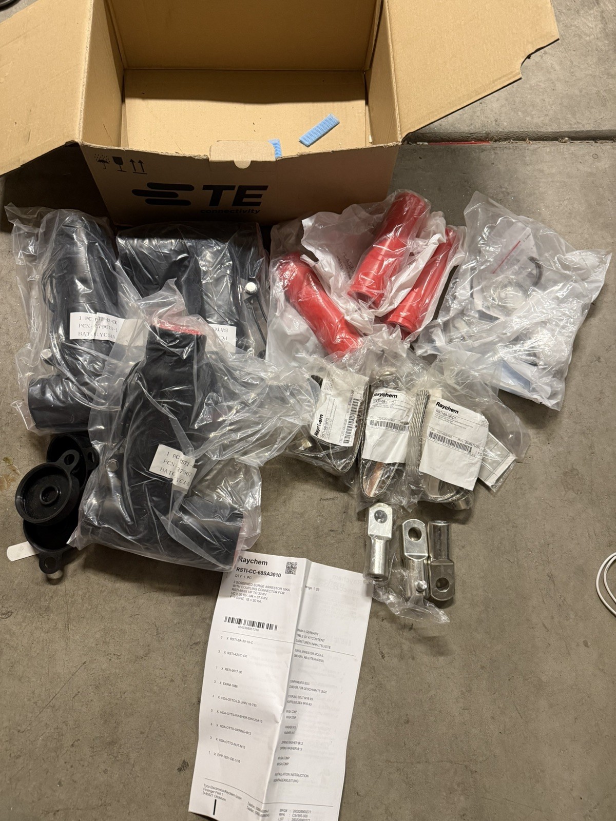 Raychem RSTI-68-MOD2, MV Termination Kit 42KV