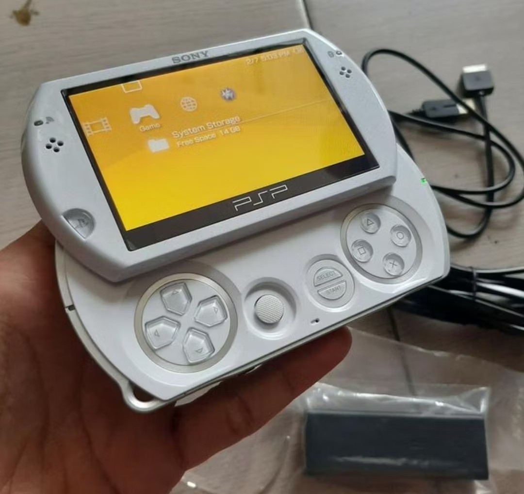 SONY - PSP GO N－1001 (白) Sony PSP GO console White PSP-N1001 ( Rare ) Good Condition