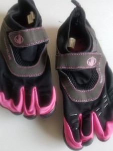 Body Glove 3T Barefoot Shoes Women’s Size 8 Cinch Water Shoe Black Pink
