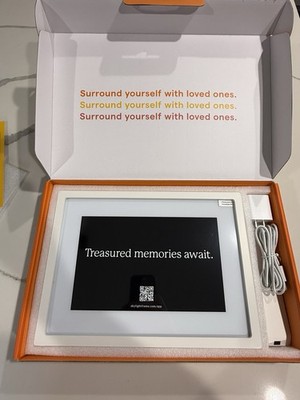 Skylight Frame 10 inch Wi-Fi Digital Picture Frame White NEW Touchscreen