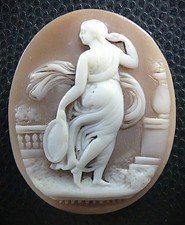 CAMEE COQUILLE . ANTIQUE HAND CARVED CAMEO SHELL. MUSE DANCING. MYTHOLOGY..  342