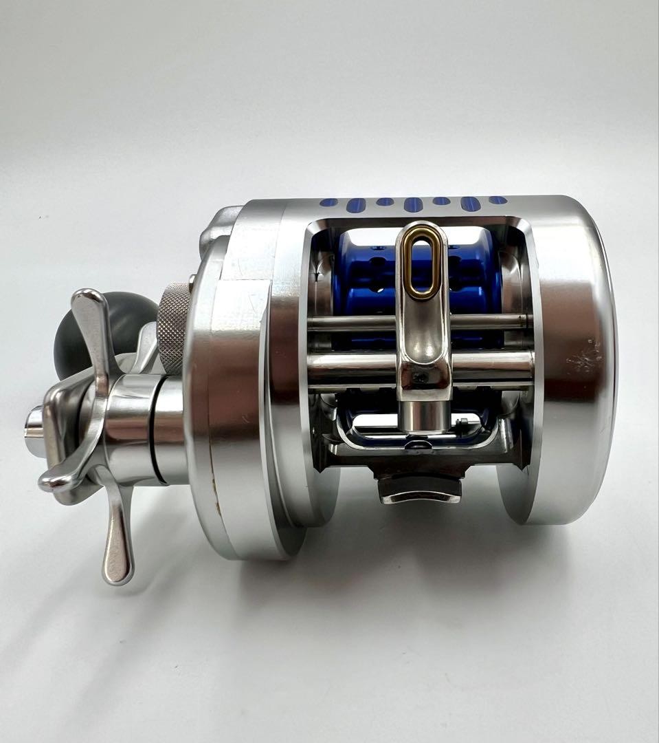SHIMANO Calcutta Conquest 300 Type-J Baitcasting Reel