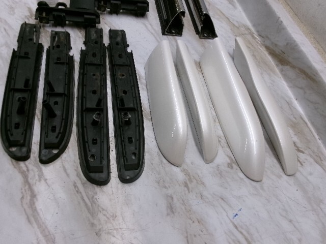 キャディラックバー Cadillac Vistiq Roof Rack 2025 | Aluminum Cross Bar System | Black
