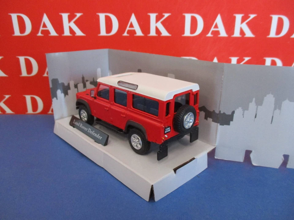 Die cast 1/43 Modellino Auto Land Rover Defender 110 Rosso by Cararama - Immagine 3 di 4