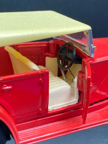 Rio 1/43 Lancia Dilambda pressofuso, rosso - Foto 6 di 9