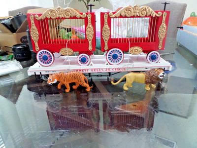 BACHMANN G SCALE BIG HAULERS EMMETT KELLY CIRCUS FLAT CAR CAGES W/LION