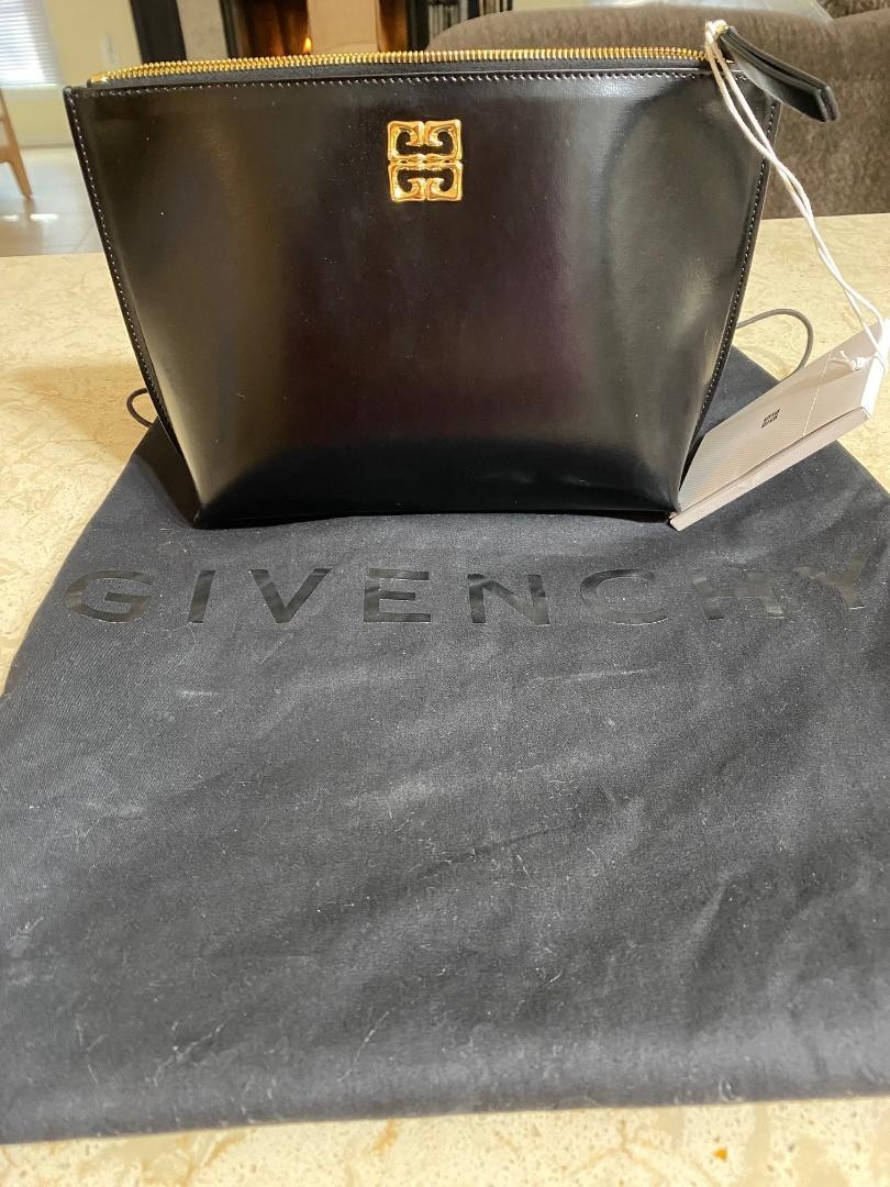 GivenchyNWT  4G Liquid Cosmetic Pouch in Leather (ORIG,.$630) BLACK thumbnail 5