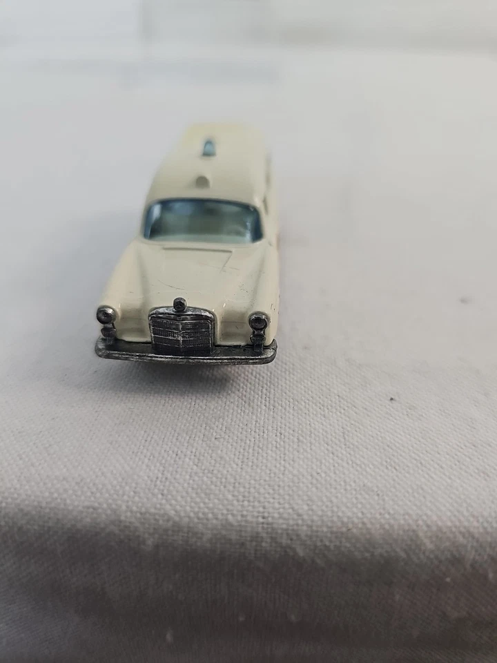 Vintage Lesney Matchbox No. 3 Mercedes Benz Binz Ambulance Nice! 1/64 Diecast - Image 4 of 4