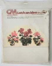 VTG. COLUMBIA MINERVA GERANIUM LATCH HOOK RUG CANVAS 43" X 20.5" NEW