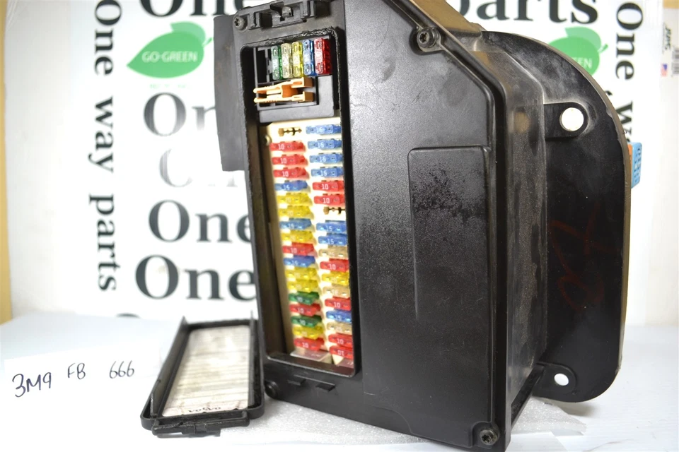 3515123 Volvo XC70, S70, V70 1998-2004 caja de fusibles módulo de relé OEM 3M9 666 Foto 4 de 4