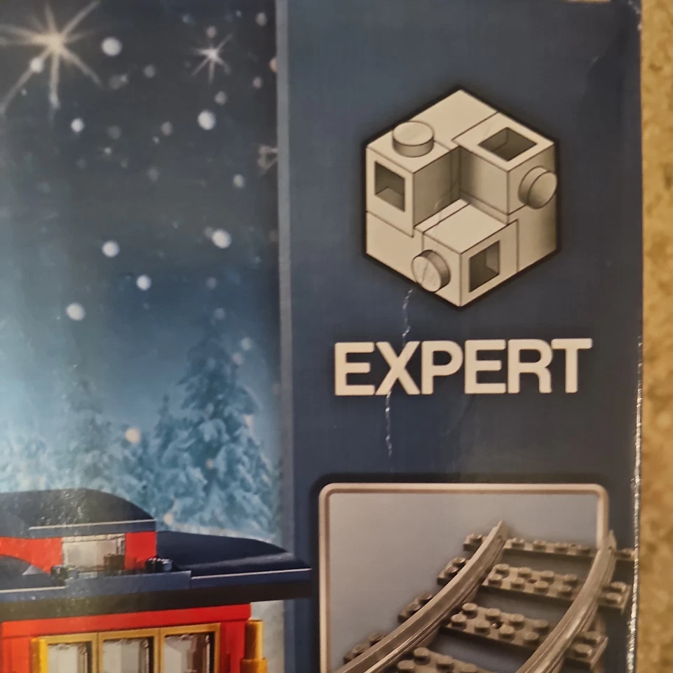 LEGO Creator 10259 Winter Village Station & 10254 Winter Holiday Train New - Image 4 of 4