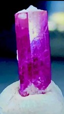 MESMERIZING PRIZED INTRICATE COLOR RED BERYL BIXBITE CRYSTAL RUBY RAW GEMSTONE!
