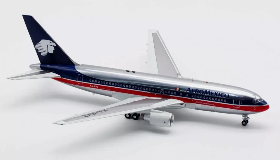 1:200 IF200 Aeroméxico - Boeing B 767-200 XA-RZV Foto 2 de 4