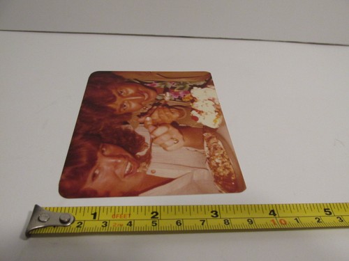1980S VINTAGE FOUND PHOTOGRAPH COLOR PHOTO ART WOMEN EATING DESSERT CLOSEUP PIC - Picture 4 of 4