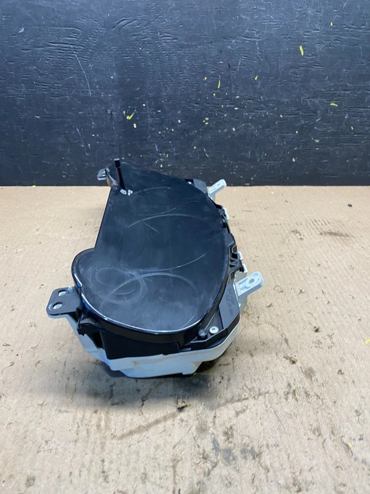 2006 Toyota Sienna Speedometer Cluster Gauge OEM Q9371 DG - Image 3 of 4