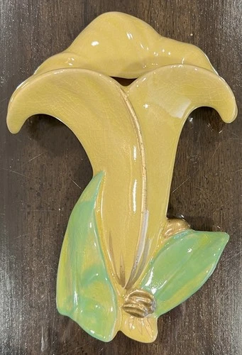 McCOY POTTERY ROSEVILLE OH POCKET VASE SCONCE GOLD TRIM CALLA LILY ART DECO 8"