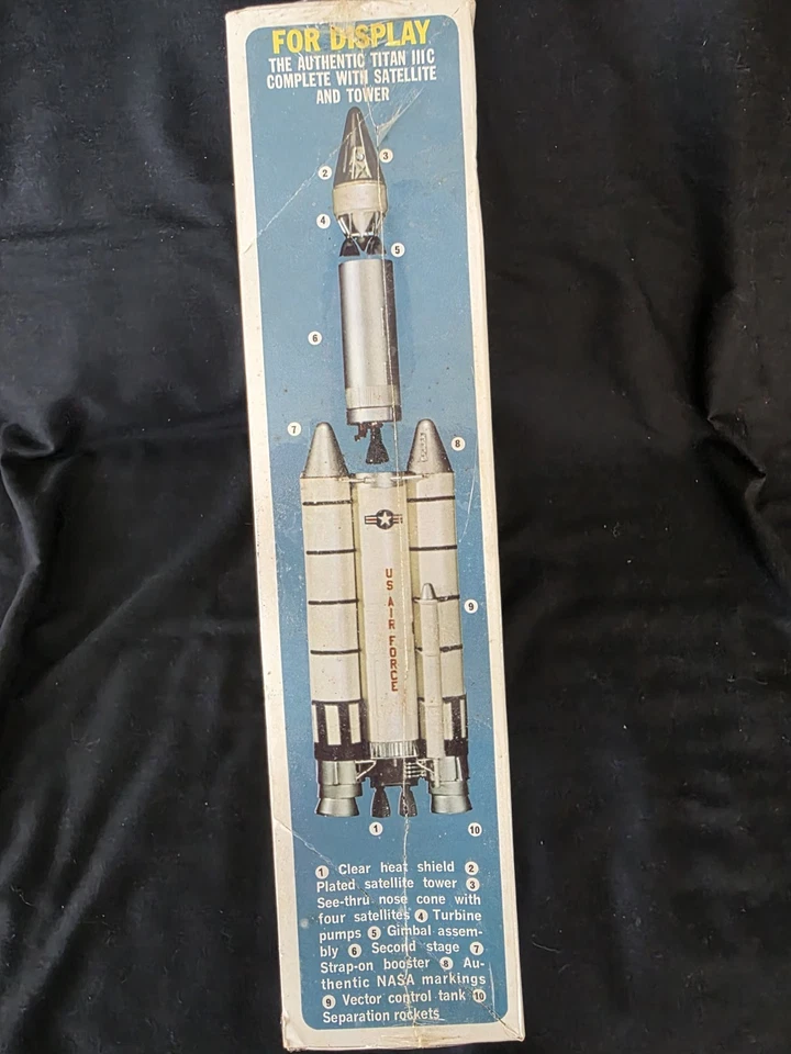 Kit de cohete modelo MPC Titan Ill E de colección Foto 2 de 4