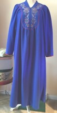 VTG VANITY FAIR BTK LENGTH ROBE SIZE LARGE BLUE W/RED TRIM FLORAL EMBELLISHMENT