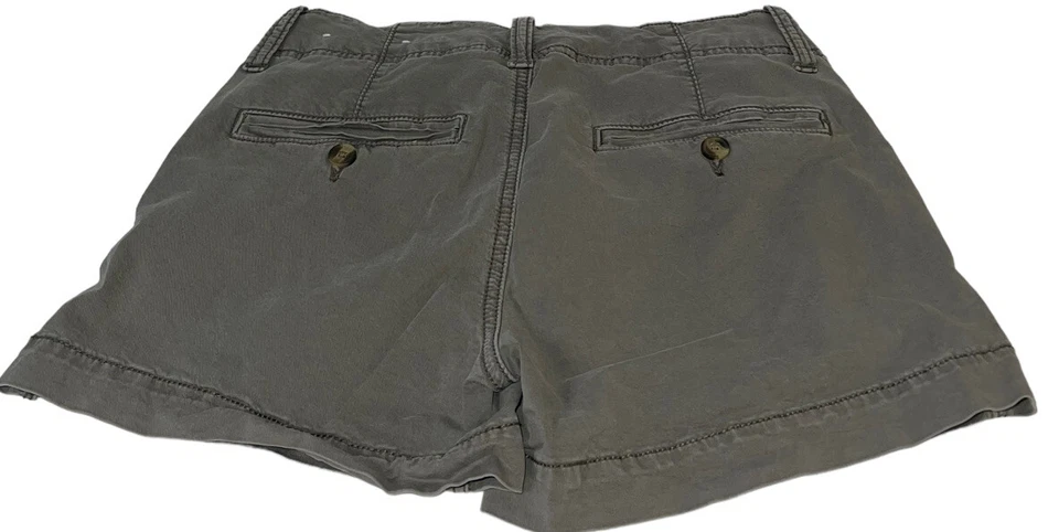 Shorts chino American Eagle super stretch midi tamanho 00 verde frente plana - Imagem 2 de 4