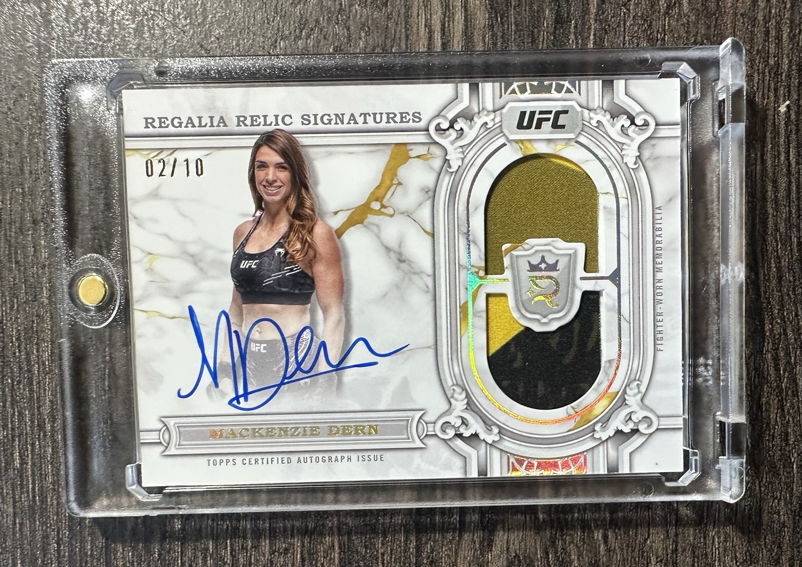 Topps 2024 Royalty UFC Regalia Relic Signatures Mackenzie Dern RRS-MDN /10