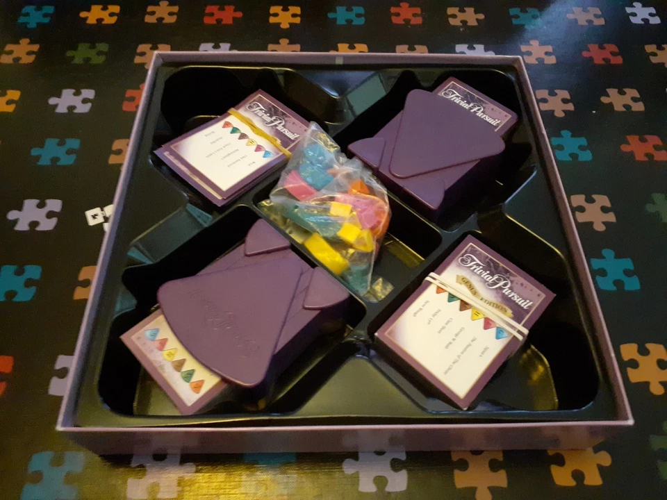 🎲 Trivial Pursuit Genus Edition Board Game Parker 15+ 2400 Questions Complete - Image 4 of 4