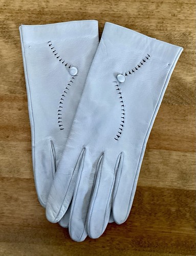 VTG 60’s Women’s Beige Soft Kid Leather Driving Gloves, Lined, Button Trim, SZ 8 - Picture 3 of 6