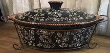 TEMPTATIONS BY TARA FLORAL LACE BLACK OVAL COV CASSEROLE IN RACK W TRIVET 3.5 Qt