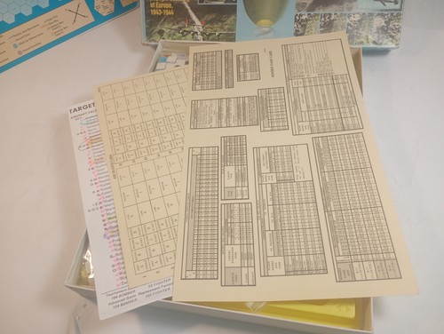 Juego de Guerra, Bomber A Game Of Daylight Bombing Of Europe, Yaquinto 1982 Sin Libro de Reglas - Imagen 8 de 11