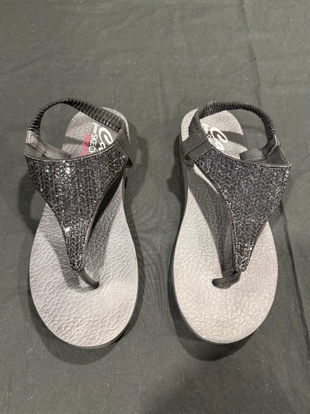 Skechers Cali Yoga Foam Rhinestone Black Thong Sandals Women’s Size 9