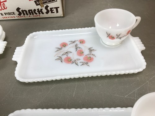 8 vintage Fire King Fleurette Milk Glass Pink Flower Plate & Cup Snack Set w Box - Picture 8 of 12